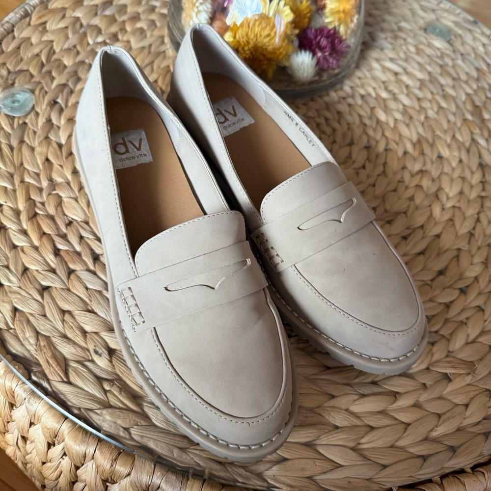 DV by Dolce Vita Women's Cream Loafers